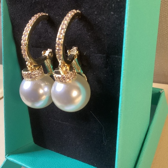 NEWT Elegant Gold and Pearl Earrings - Picture 3 of 10